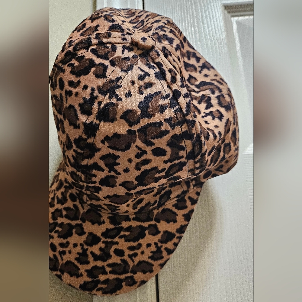 Ladies Leopard Hat - Picture 2 of 6